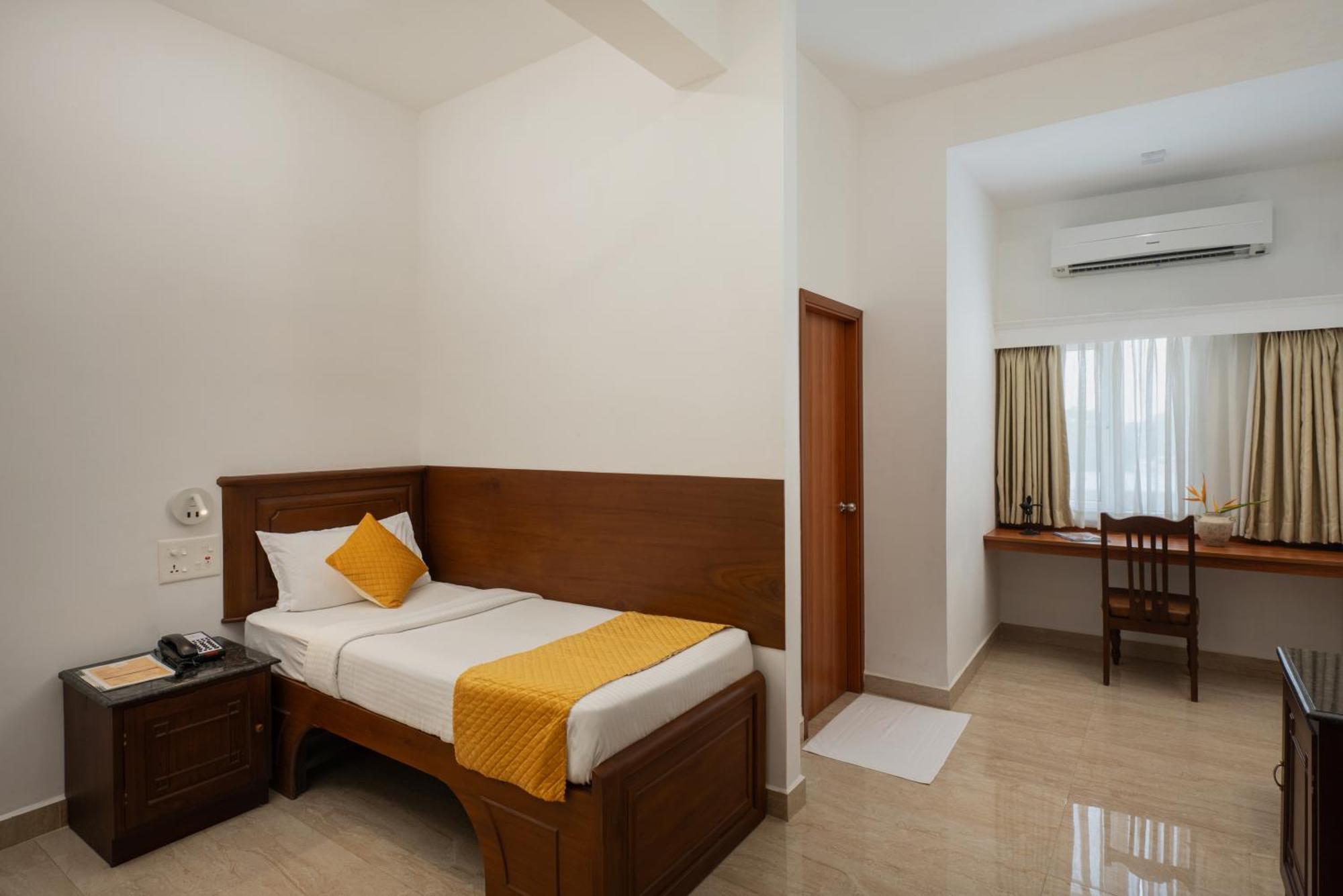 Hotel Aida Kottayam Exteriör bild