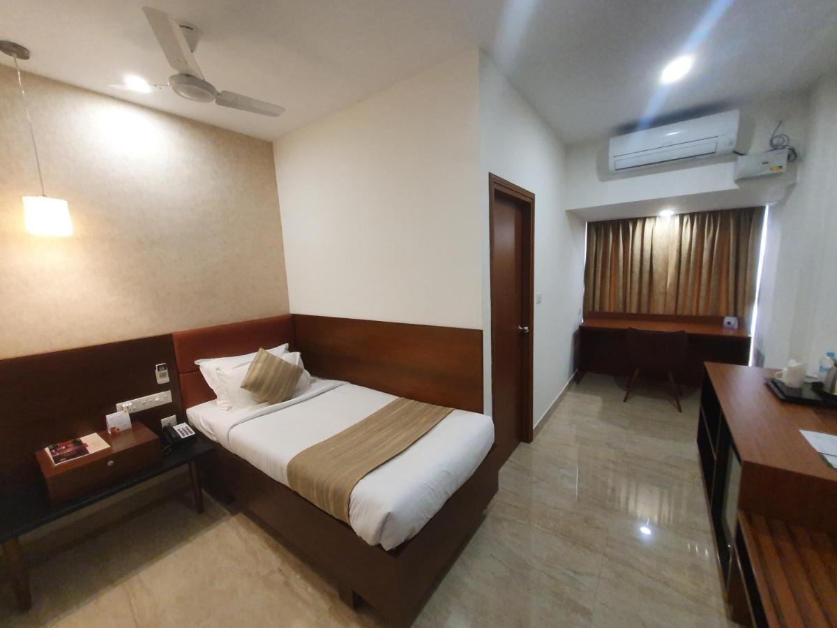 Hotel Aida Kottayam Exteriör bild